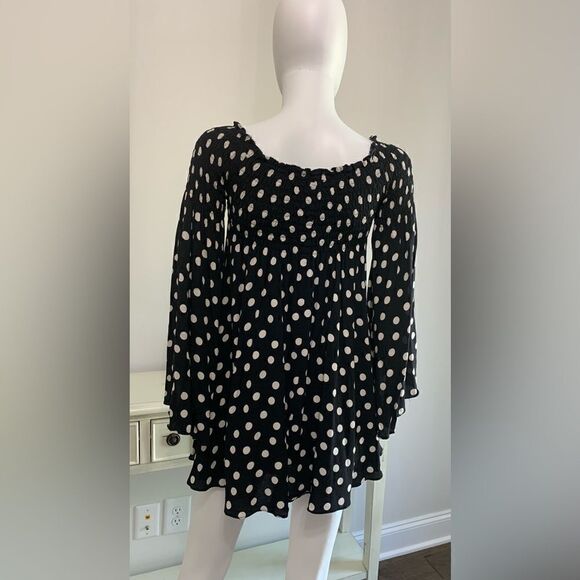 VICI BLACK & WHITE POLKA DOT ON/OFF SHOULDER TUNIC TOP - SIZE SMALL - SUPER CUTE - Picture 3 of 6